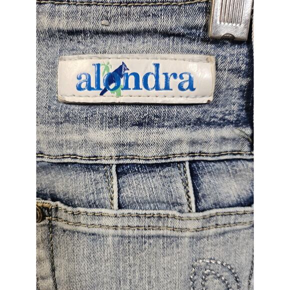 Alondra Women's Light fade Skinny Jeans Size 9, Distressed Two Button Jeans - Picture 9 of 15